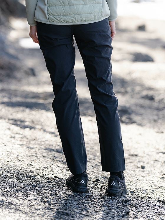 Peak Perfomance W Light Outdoor pants - Image 3